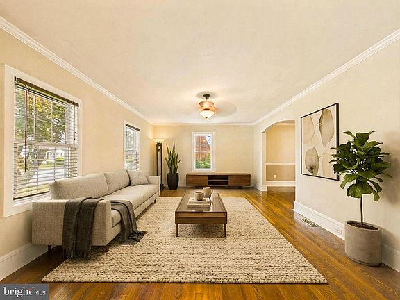 4th image of 311 Cedar St