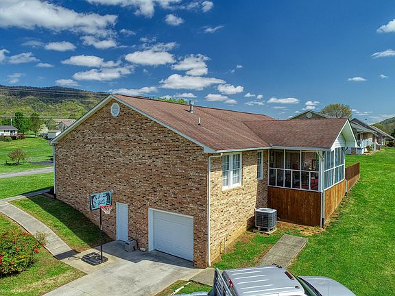 5th image of 104 Stewart Hills Dr