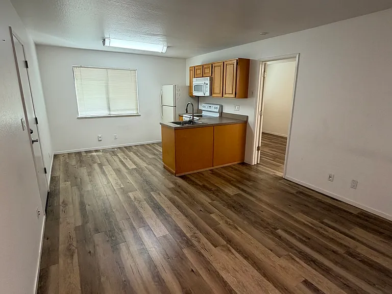 2470 Bella Vista Ave #A — Photo 3