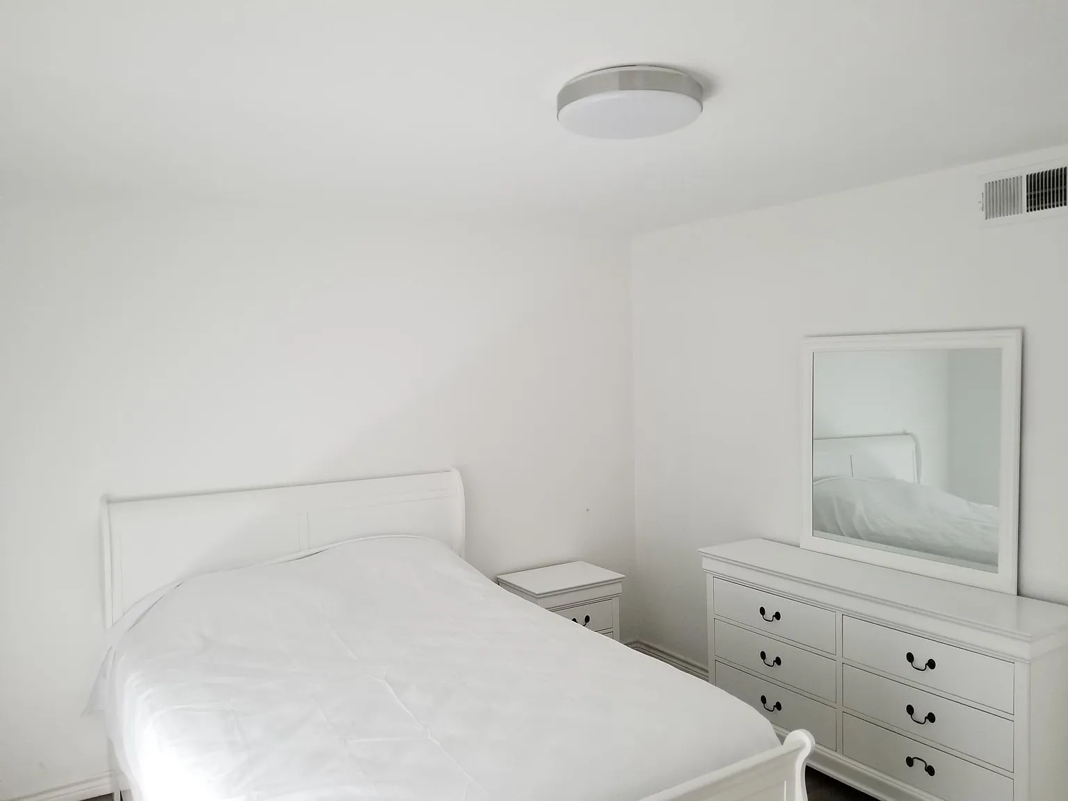 2 bed, 1017 sqft, $1,800 — Photo 4