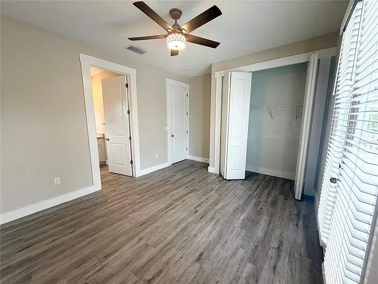 2125 W Saint Joseph St — Photo 18
