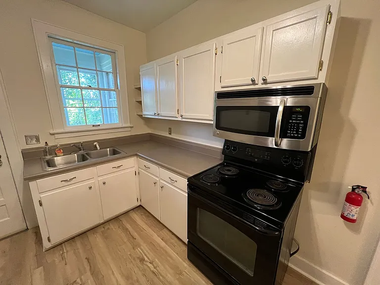 1503 Fairview Dr — Photo 11