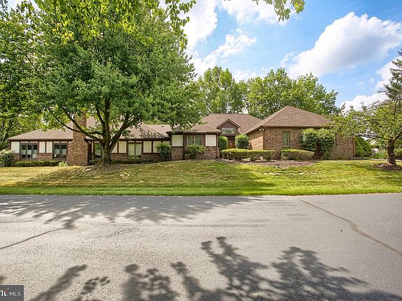 3rd image of 4085 Greystone Dr