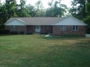 316 Blue Jay Dr, Le Roy, IL 61752