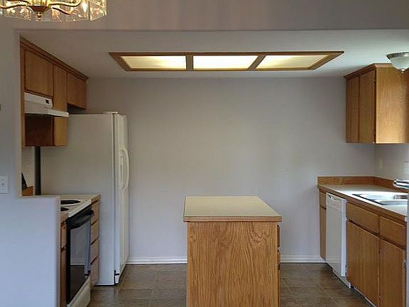 4th image of 17502 Yakima Ave S