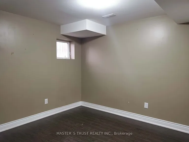16 Lady Gwillim Ave #BASEMENT — Photo 11