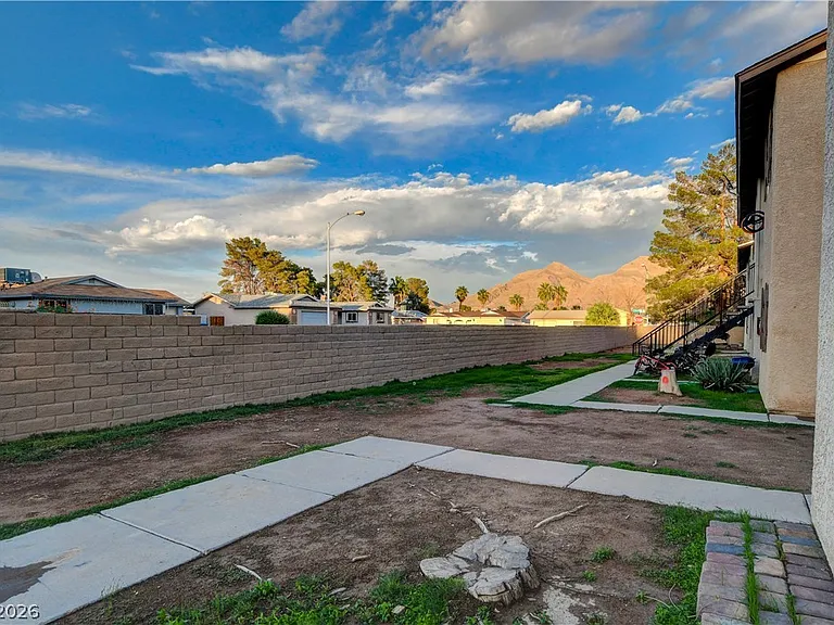 5270 Carriellen Ln #A — Photo 27