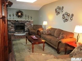 3 Allegheny Dr S, Farmingville, NY 11738