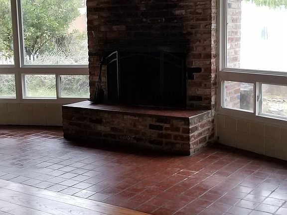4th image of 718 Rockaway Beach Ave