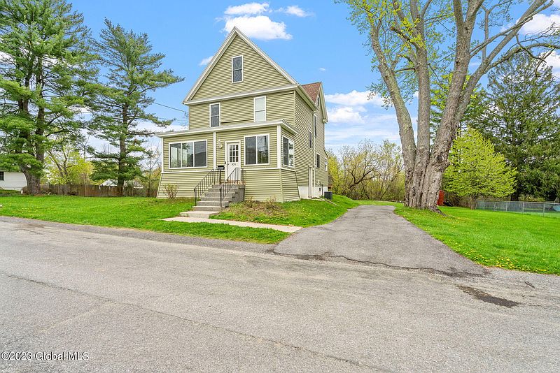 3rd image of 426 Stanford Avenue