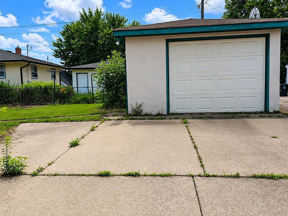 2nd image of 1597 Margaret St