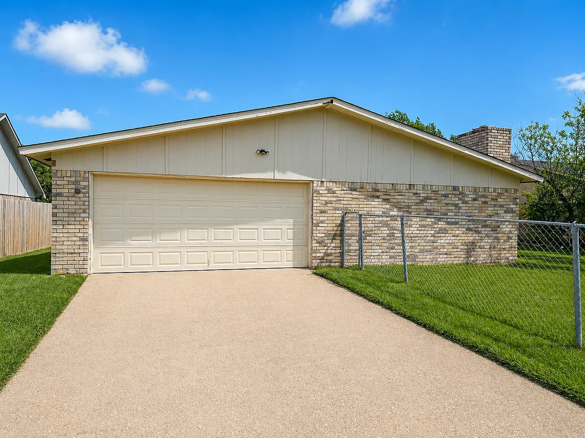 Building Photo - 5205 Gulfport Dr
