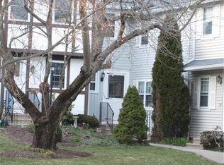 123 E Gate Ln #123, Hamden, CT 06514