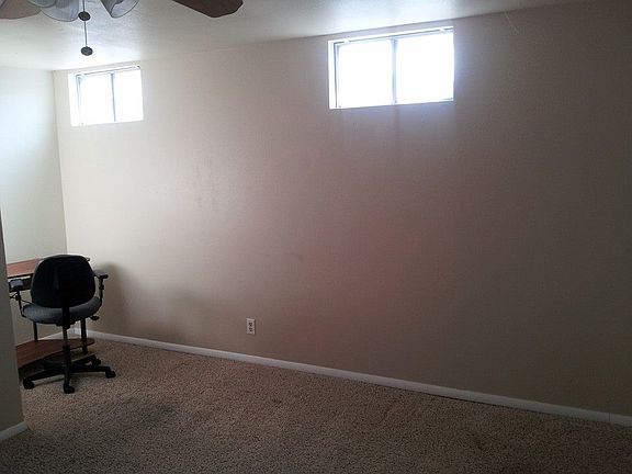 Cubby area in master bedroom. Desk/chair can stay or go. Lo