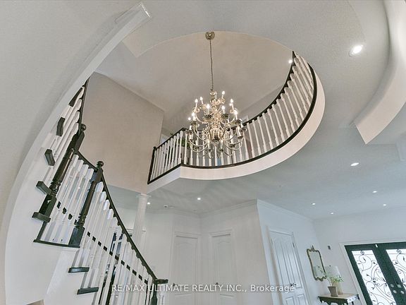 4th image of 123 Village Green Dr