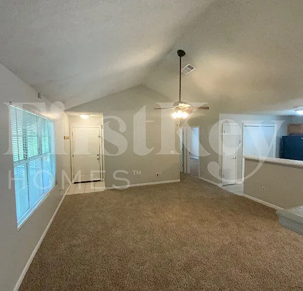 2347 Glencairn Ln SW — Photo 2