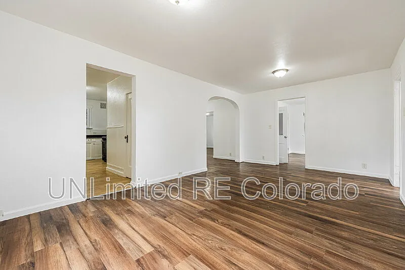 3 bed, 1.0 bath, 1053 sqft, $2,195 — Photo 3