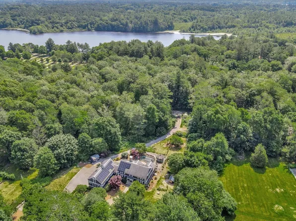 690 High St, Hanson, MA 02341