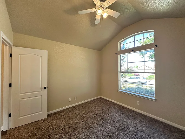 2601 Lavender Ln — Photo 30