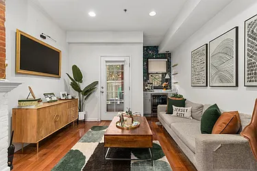 447 Pavonia Avenue, #1L