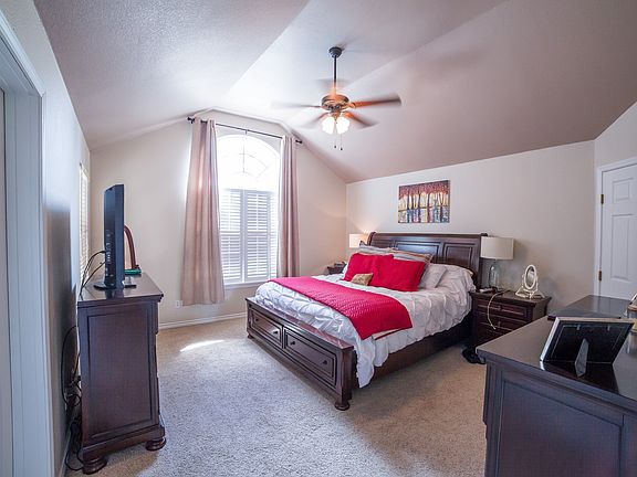 2nd image of 107 Saint James Ct
