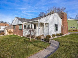 1558 Lake Grove Ave SE, East Grand Rapids, MI
