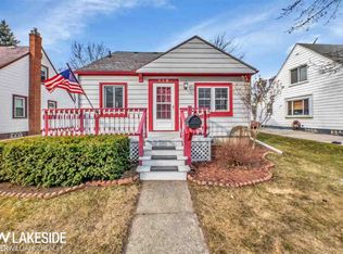 118 Canfield Dr, Mount Clemens, MI 48043