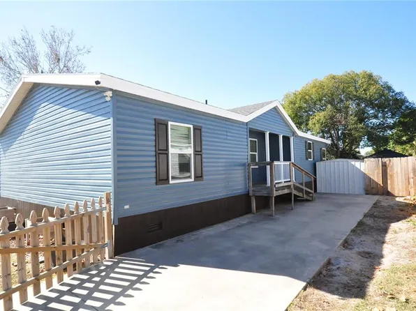 4 Cayman Cir, Umatilla, FL 32784