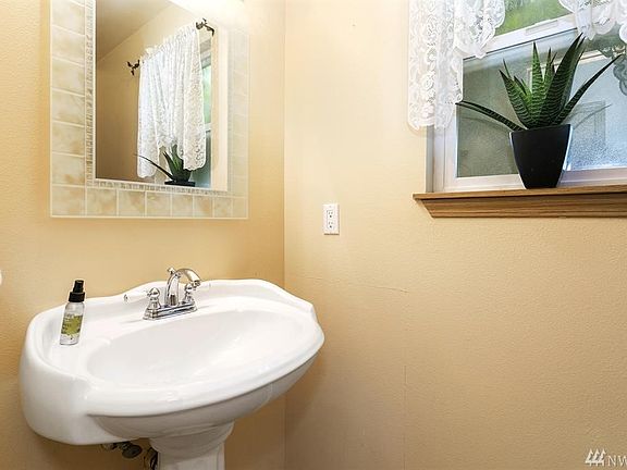 5th image of 9430 17th Pl NE