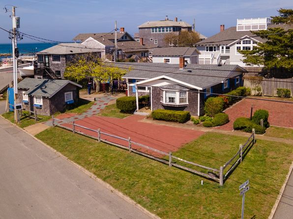 23 Circuit Avenue Ext, Oak Bluffs, MA 02557