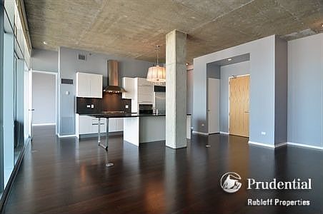 5th image of 600 N Fairbanks Ct Penthouse 3702