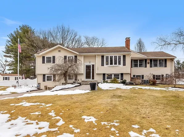 2 Carmel Dr, Billerica, MA 01821