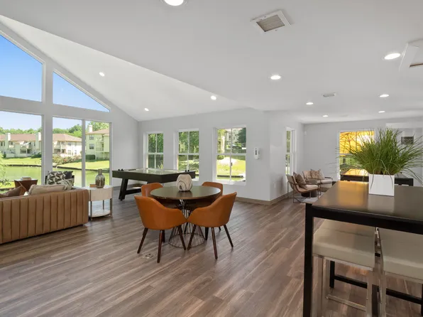 Lago Vista Apartments