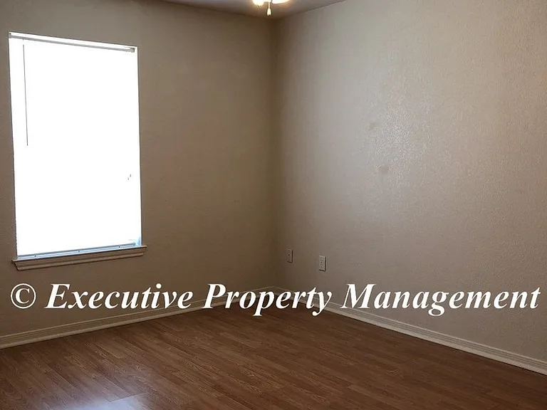 314 Janelle Dr — Photo 4