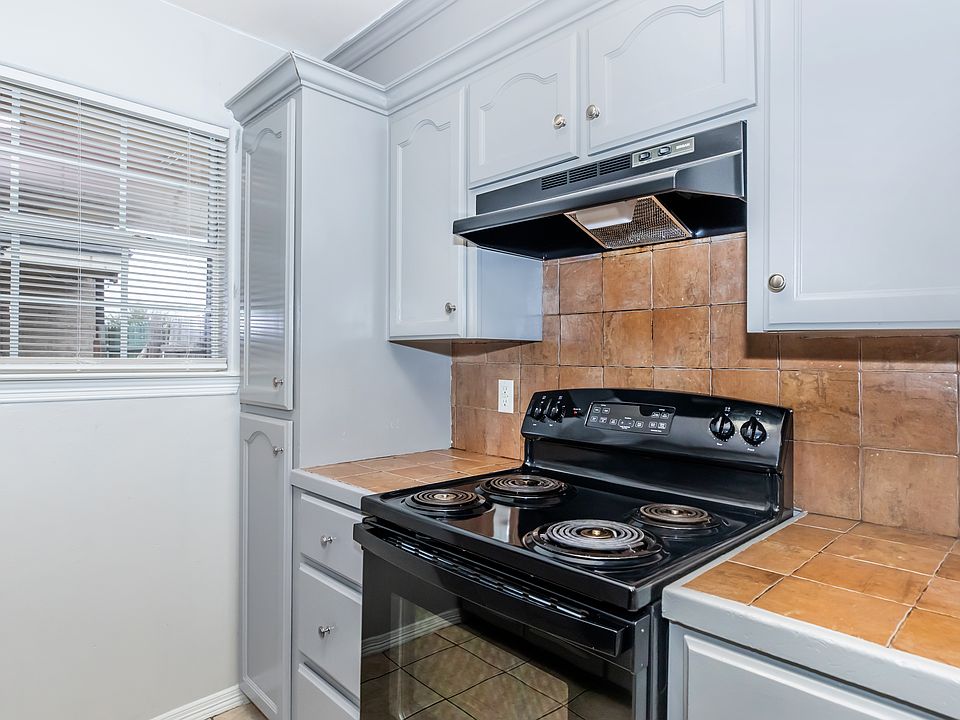 2beds/1.5bath unit