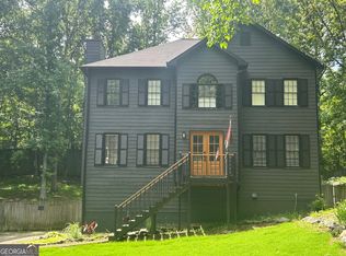 526 Lakeside Dr, Hiram, GA