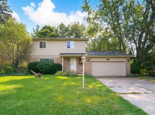 6547 Meadowwood Ln, Grand Blanc, MI 48439