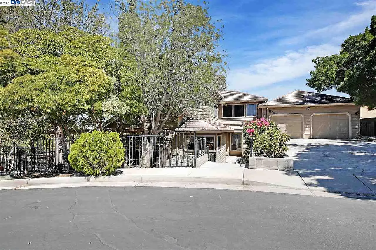 6855 W Saint Andrews Ln photo 1