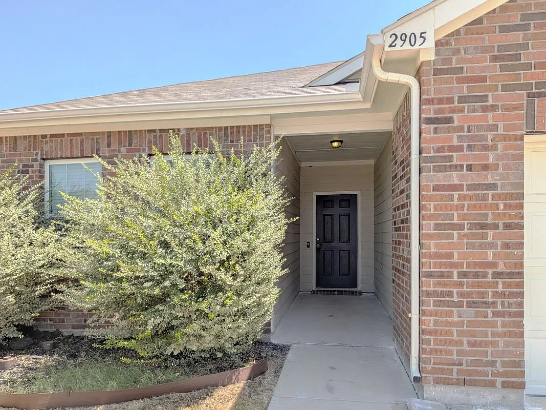 4 bed, 2.0 bath, 1779 sqft, $1,995 — Photo 2