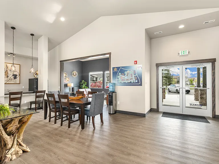 Crown Pointe Apartments — Photo 6