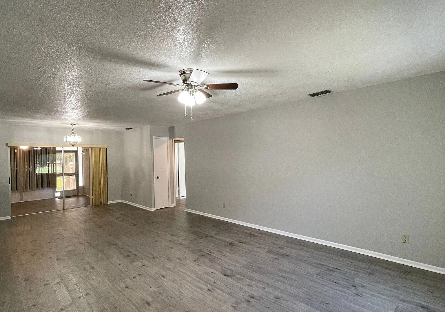 Coming Soon! No HOA! Pet Friendly! Beautiful 2 Bed 2 Bath Home! — Photo 2