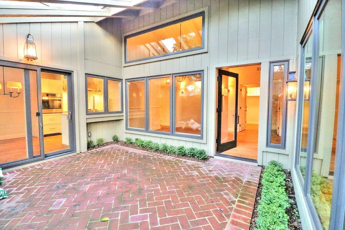 Building Photo - 219 Elmhurst Cir