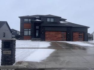 5983 Sylvia Cir, Grand Forks, ND 58201