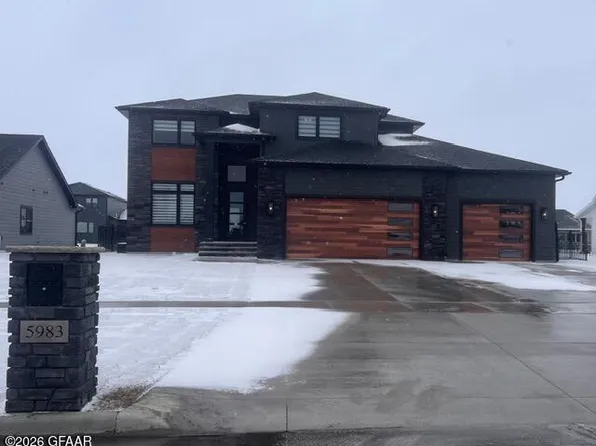 5983 Sylvia Cir, Grand Forks, ND 58201