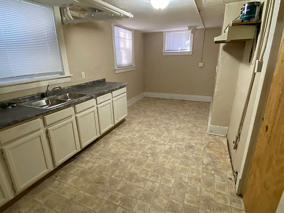 2nd image of 829 S 13th St APT 5