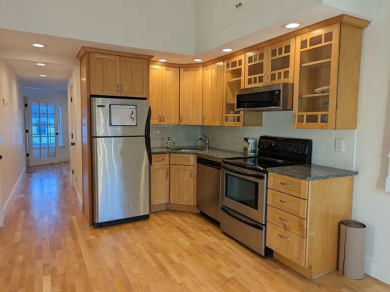 29 State St #3 — Photo 4