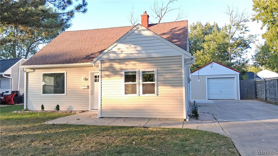 3 bed, 1.0 bath, 1297 sqft, $2,500 — Photo 1