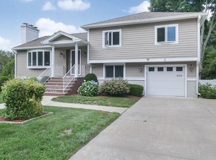 12 Ashmont Rd, Wellesley, MA 02481