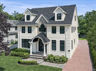 670 Oak Ave, Birmingham, MI 48009