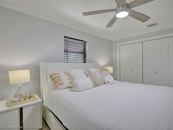 5th image of 2825 Sabal Palm Dr